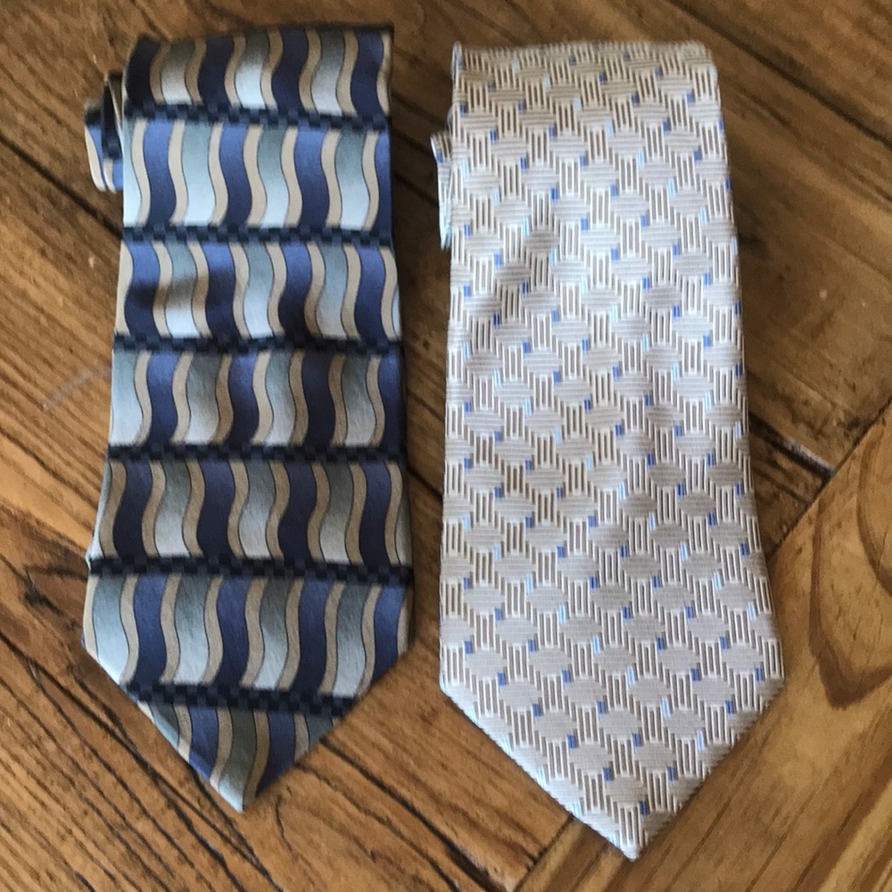 Pair of ties Jones New York and Cocktail Coll